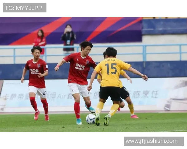 广州足球队在最新足球状态排行榜中荣登第三名展现强劲实力与潜力