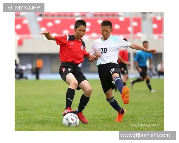 滑坡路小学的足球明星们如何在绿茵场上追逐梦想与荣耀