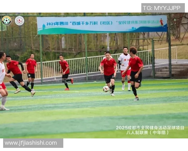 足球明星亲临村超赛事点燃乡村热情引发全民关注 足球明星亲临村超赛事点燃乡村热情引发全民关注