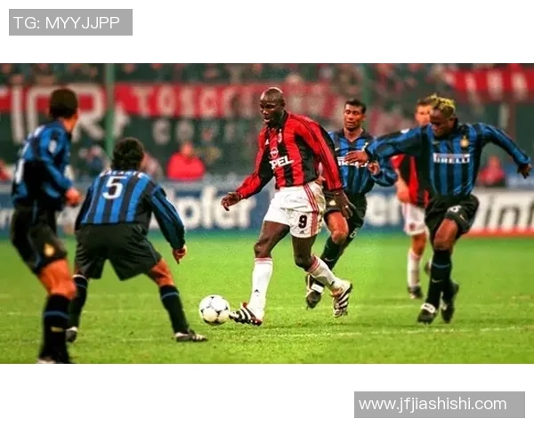 退役男足球明星的转型之路与人生新篇章探索 退役男足球明星的转型之路与人生新篇章探索